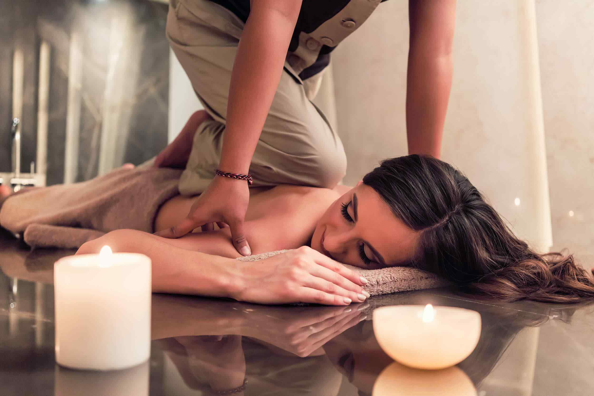 https://onetuchsalon.com/wp-content/uploads/2018/10/spa-massage-15.jpg