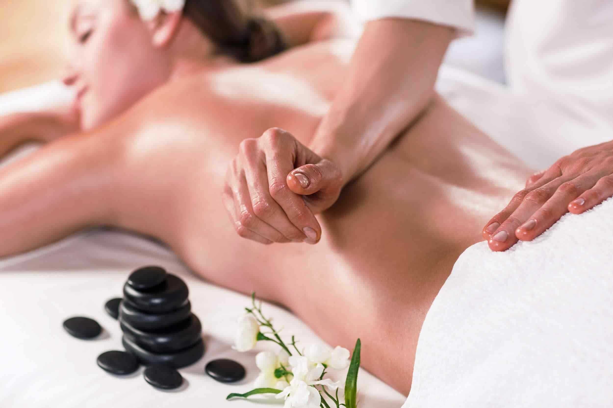 https://onetuchsalon.com/wp-content/uploads/2018/10/spa-massage-16.jpg